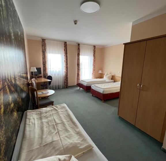 Quarto Triplo Estandar, Thannhof