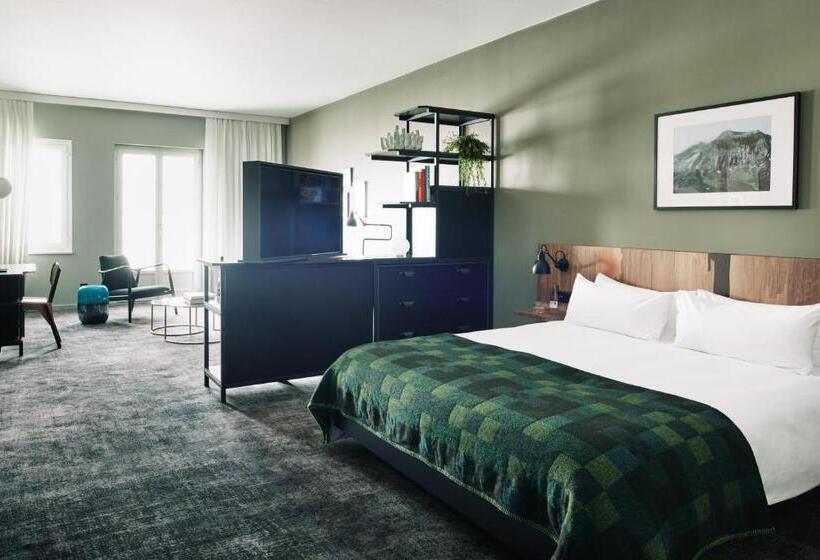 جناح جونيور بإطلالة بانورامية, The Cambrian