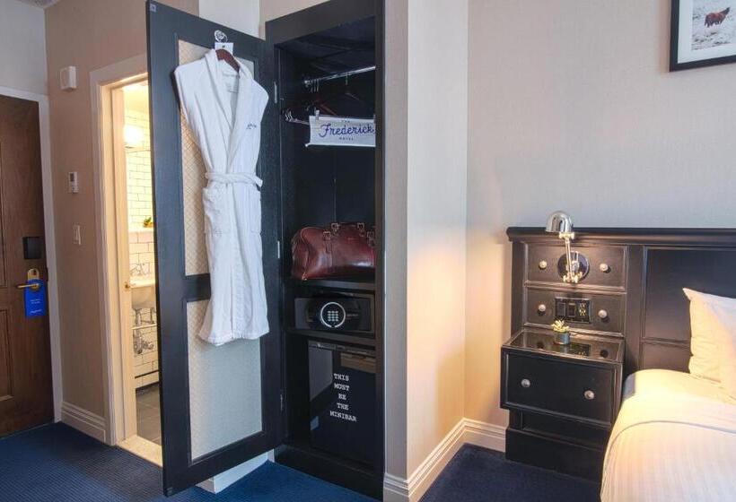 استودیوی استاندارد, The Frederick Hotel Tribeca