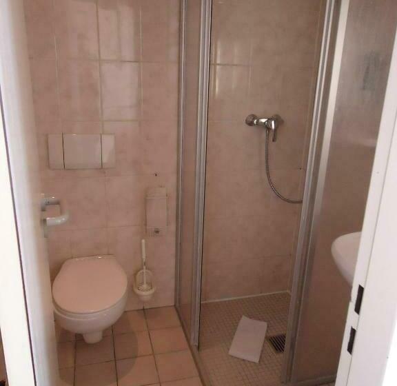 اتاق استاندارد یک نفره, Und Rasthof Avus