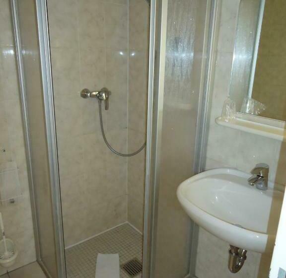 اتاق استاندارد یک نفره, Und Rasthof Avus