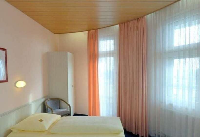 اتاق استاندارد یک نفره, Und Rasthof Avus