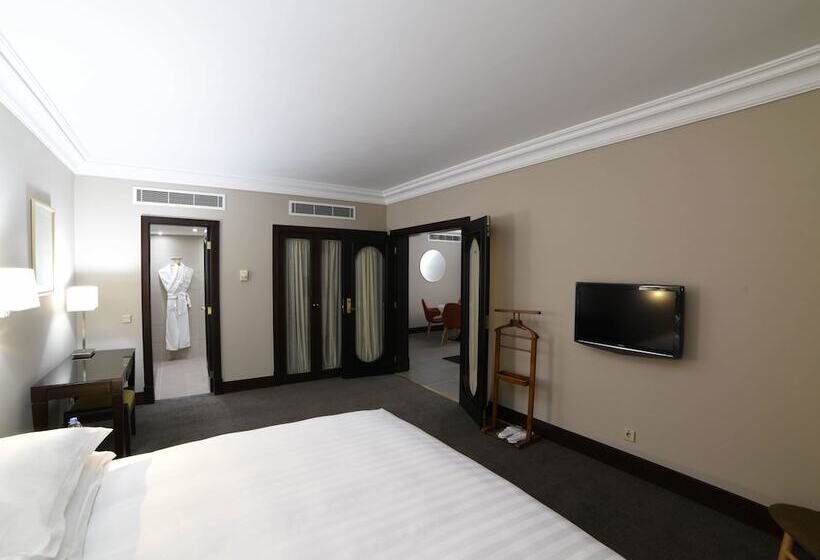 Deluxe Suite Sea View, Portemilio Hotel & Resort