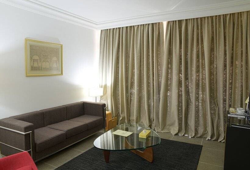 سوییت لوکس, Portemilio Hotel & Resort