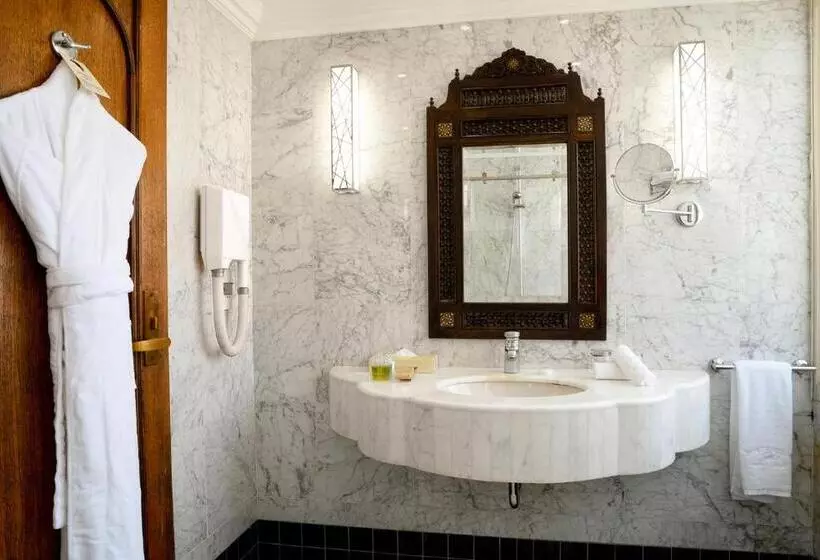 سوئیت رویال, Portemilio Hotel & Resort