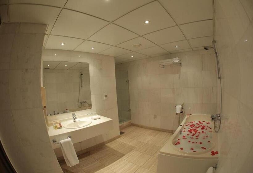 سوئیت رویال, Portemilio Hotel & Resort