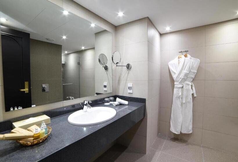 Deluxe Suite Sea View, Portemilio Hotel & Resort