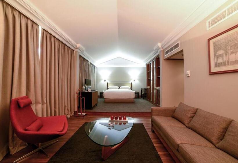 سوییت لوکس, Portemilio Hotel & Resort