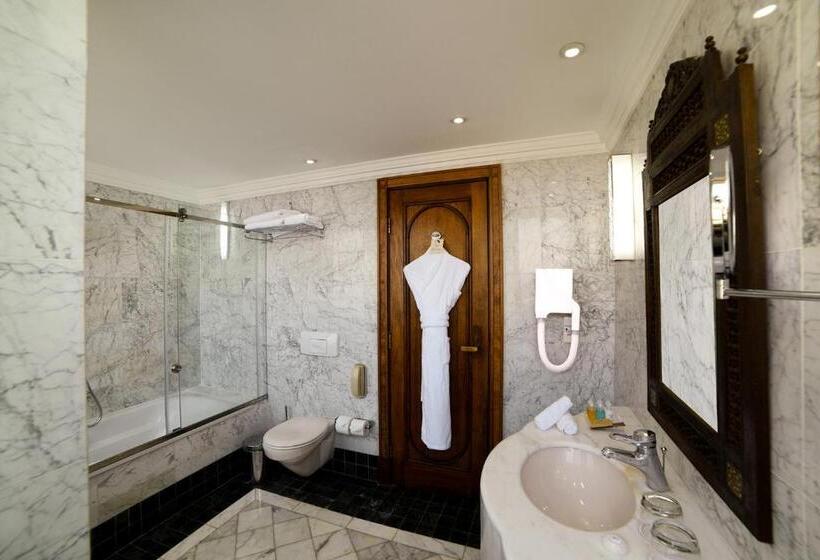 اتاق لوکس با چشم‌انداز دریا, Portemilio Hotel & Resort