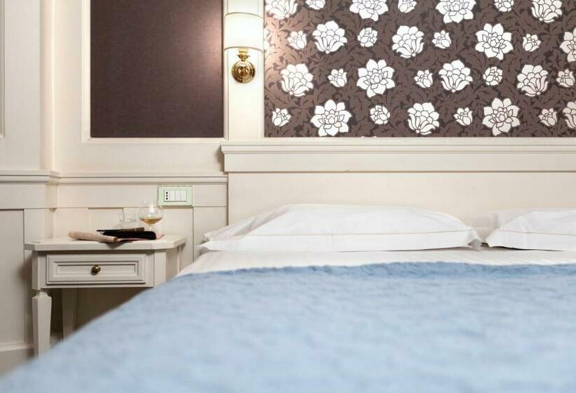 Номер Стандарт Трехместный, Europa Hotel Design Spa 1877