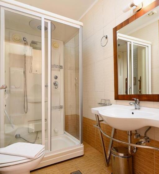 패밀리 룸, Alianthos Beach