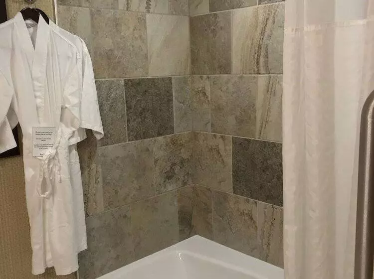 سوییت, Comfort Inn West