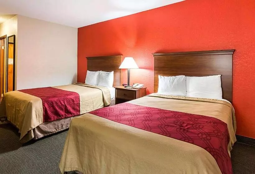 ２ダブルベッドのスタンダードルーム, Econo Lodge Andrews Afb