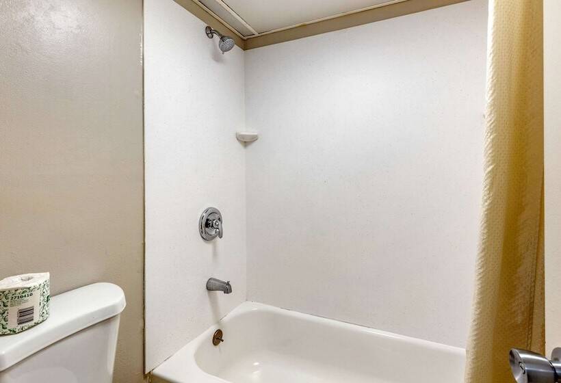 غرفه قياسيه سريرين مزدوجين, Econo Lodge