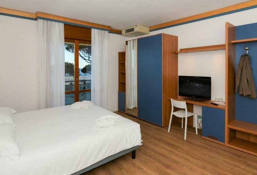 جناح جونيور مطلّ علي البحر, Excelsior