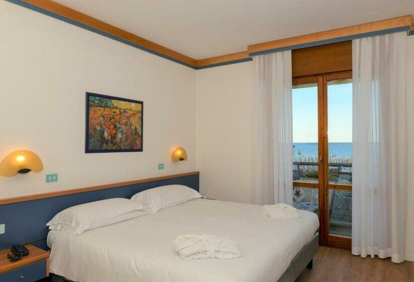 جناح جونيور مطلّ علي البحر, Excelsior