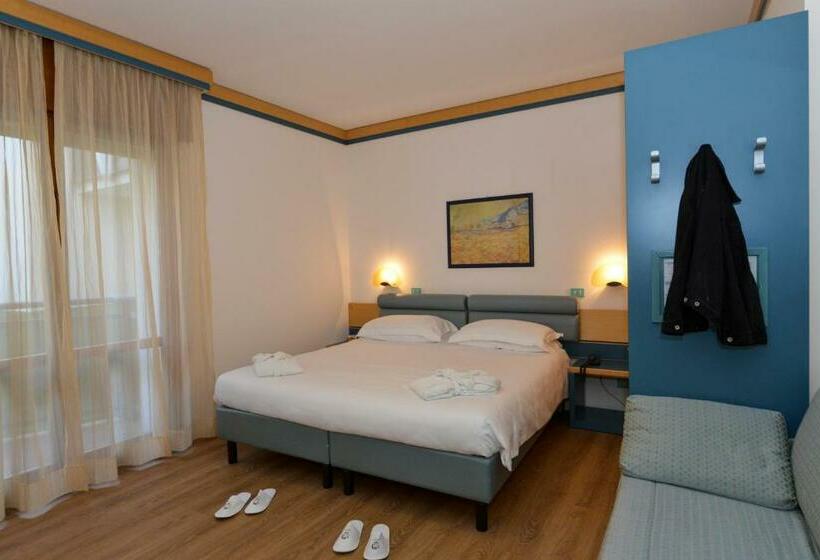 غرفة ديلوكس ثلاثية, Excelsior