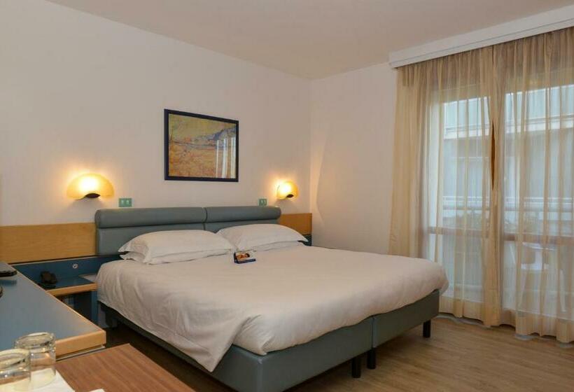 غرفة سوبيريور, Excelsior