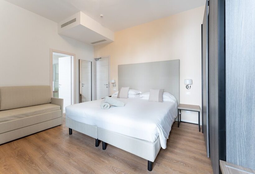 غرفة سوبيريور ثلاثية, Excelsior