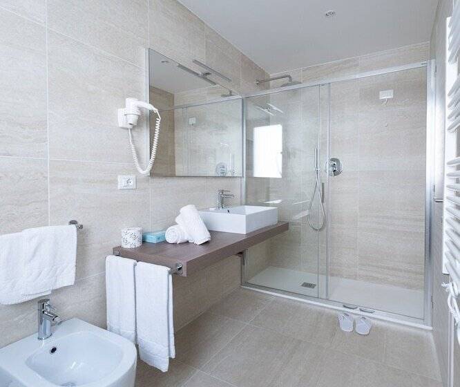 غرفة ديلوكس ذات إطلالة جانبية على البحر, Excelsior