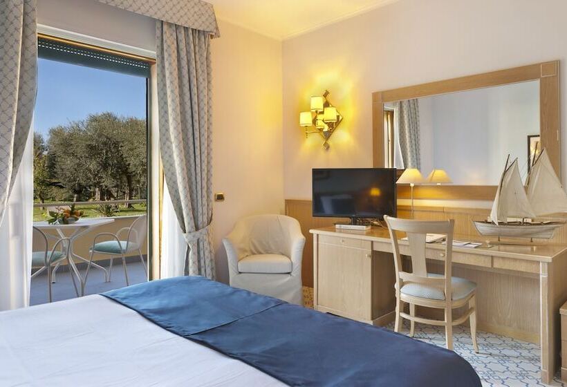 חדר סטנדרט עם מרפסת, Grand Hotel Vesuvio