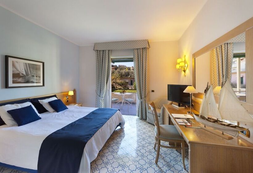 Номер Стандарт с Балконом, Grand Hotel Vesuvio