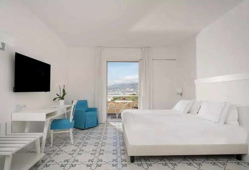 オーシャンビュースタンダードルームバルコニー付き, Grand Hotel Vesuvio