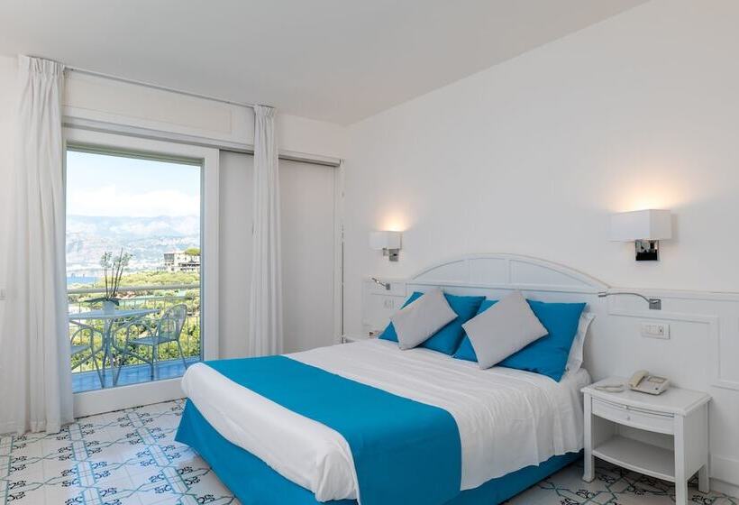 חדר סטנדרט נוף לים עם מרפסת, Grand Hotel Vesuvio