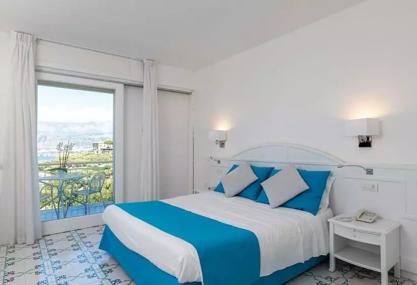 オーシャンビュースタンダードルームバルコニー付き, Grand Hotel Vesuvio