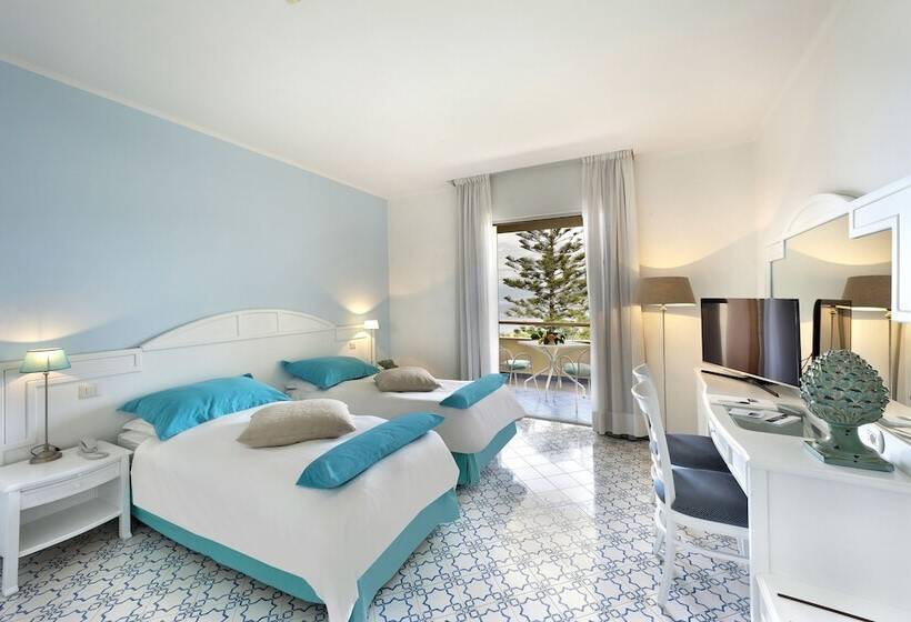 חדר סטנדרט נוף לים עם מרפסת, Grand Hotel Vesuvio