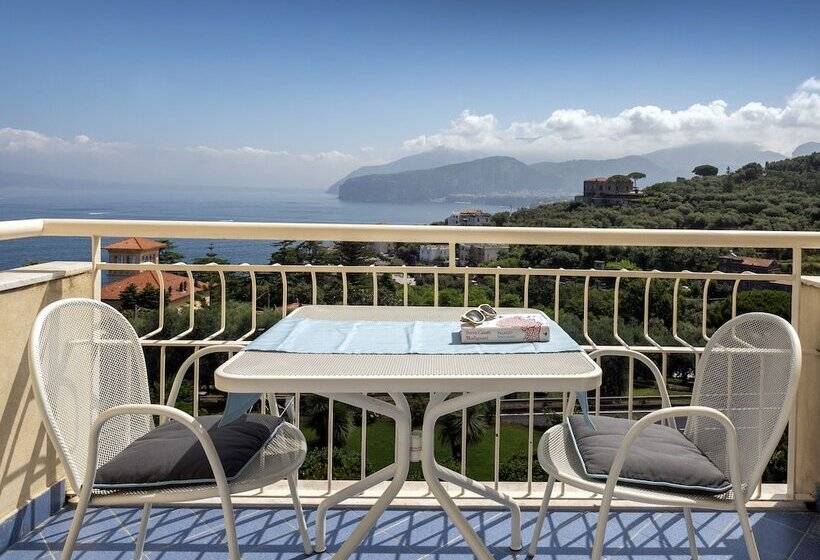 Triple Room Sea View, Grand Hotel Vesuvio