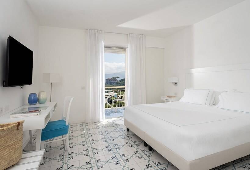 חדר משפחתי נוף לים, Grand Hotel Vesuvio