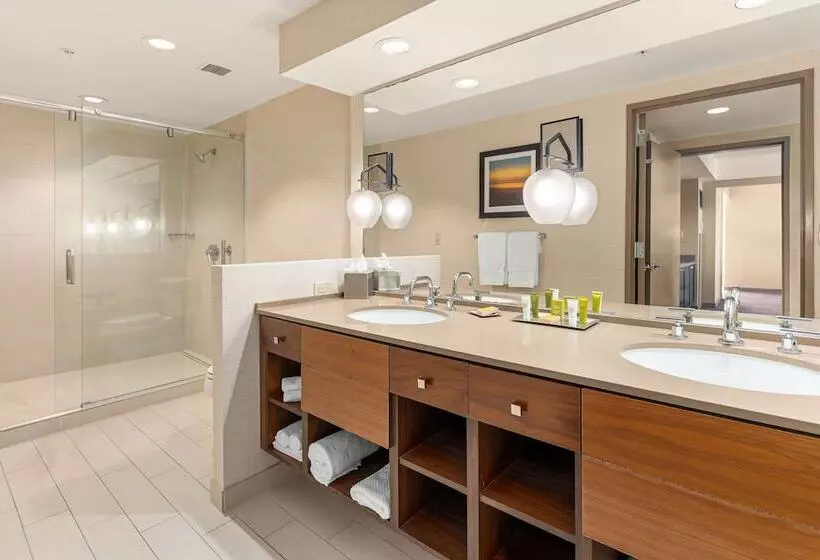 سوئیت با چشمانداز, Hilton La Jolla Torrey Pines
