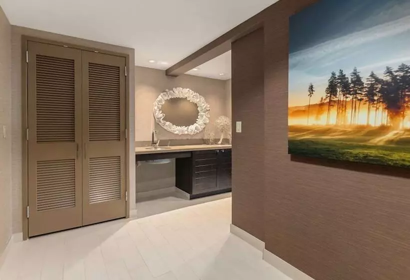 سوئیت با چشمانداز, Hilton La Jolla Torrey Pines