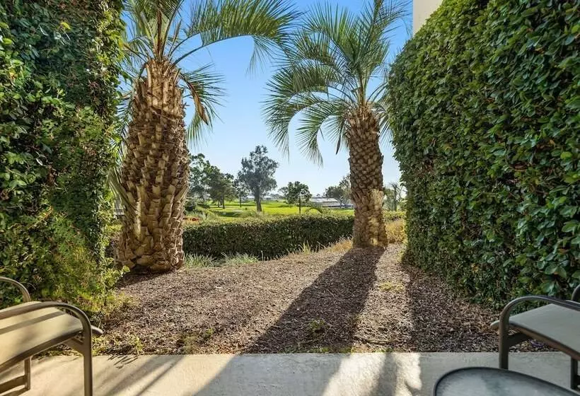 سوئیت با چشمانداز, Hilton La Jolla Torrey Pines