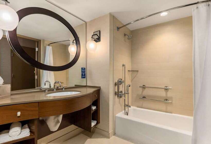 חדר סטנדרט, מיטת קינג, מותאם לאדם עם מוגבלויות, Hilton La Jolla Torrey Pines