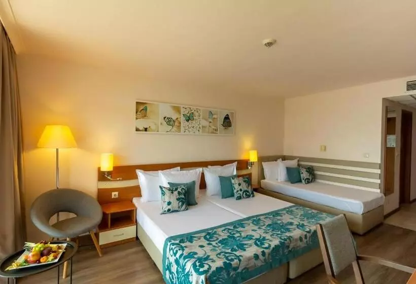 اتاق استاندارد سه تخته با بالکن, Kristal Hotel   All Inclusive