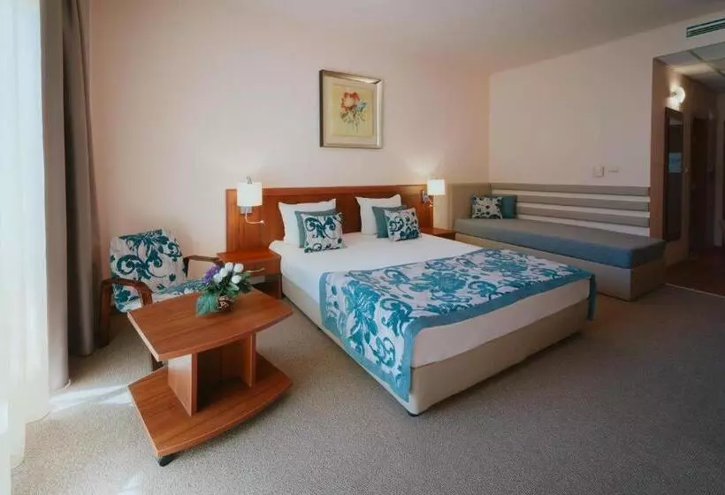 اتاق استاندارد سه تخته با بالکن, Kristal Hotel   All Inclusive