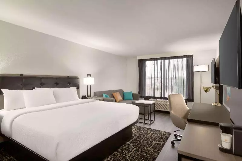デラックスルーム, La Quinta Inn & Suites By Wyndham Dothan