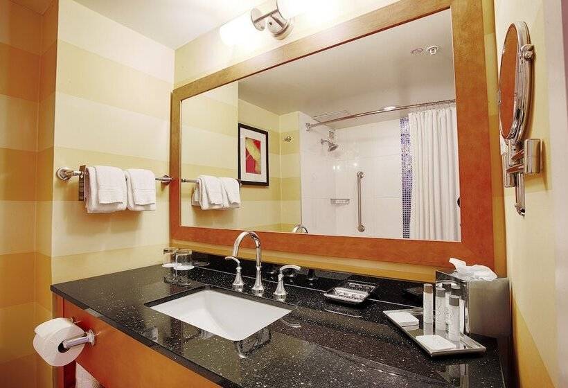 غرفه قياسيه سريرين مزدوجين, Pinnacle Hotel Harbourfront