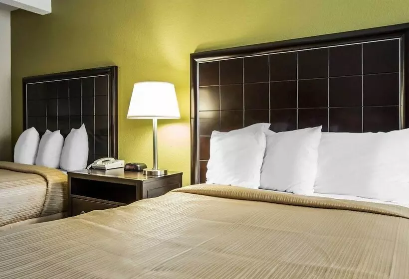 ２ダブルベッドのスタンダードルーム, Quality Inn Greenwood Hwy 25