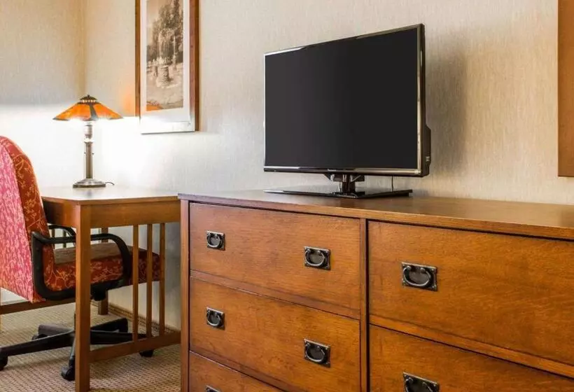 キングサイズベッドのスタンダードルーム, Quality Inn Ironwood