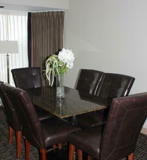 סוויטה נשיאותית, Ramada Plaza By Wyndham Niagara Falls