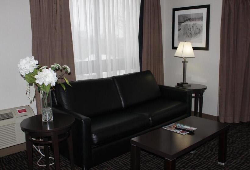מיטת קינג בסוויטה, Ramada Plaza By Wyndham Niagara Falls