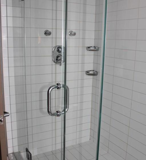 スイート, Ramada Plaza By Wyndham Niagara Falls