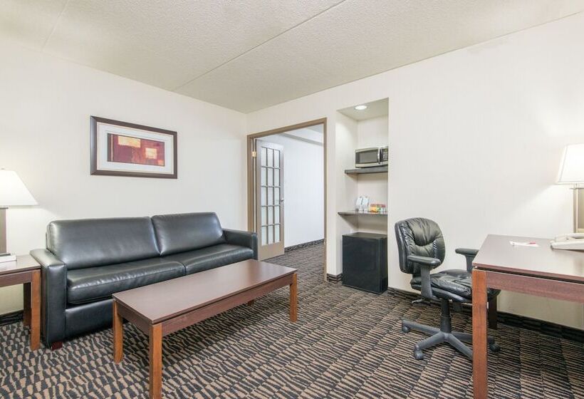 סוויטה, Ramada Plaza By Wyndham Niagara Falls