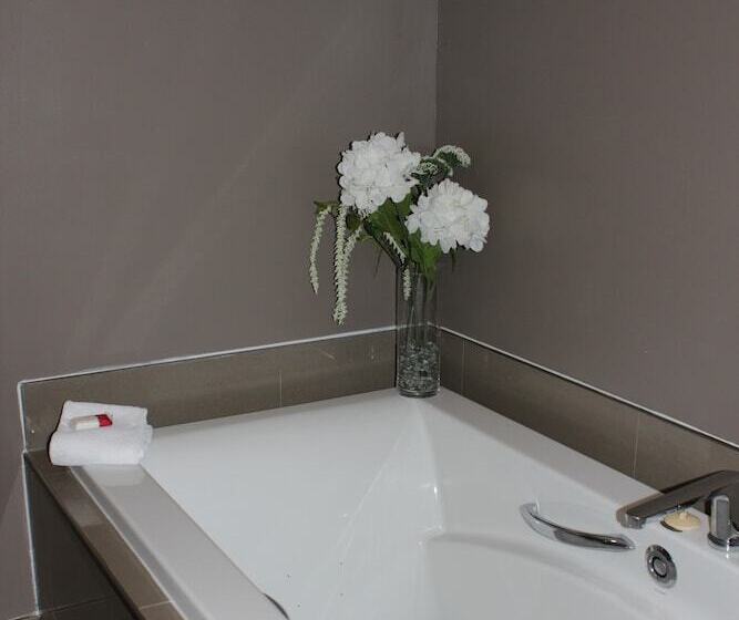 סוויטה, Ramada Plaza By Wyndham Niagara Falls