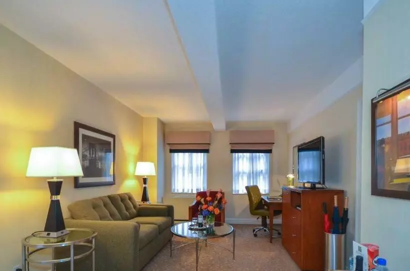 سوئیت پریمیوم, San Carlos Hotel New York