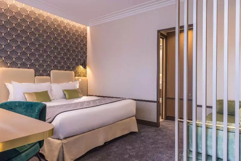 اتاق اساندارد با چشم‌انداز جانبی به دریا, Sheraton Waikiki Beach Resort