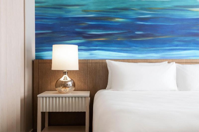 חדר סטנדרט עם מיטת קינג, Sheraton Waikiki Beach Resort